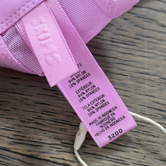 SKIMS Ultra Fine Mesh Strapless Bra - Picture 4 of 5